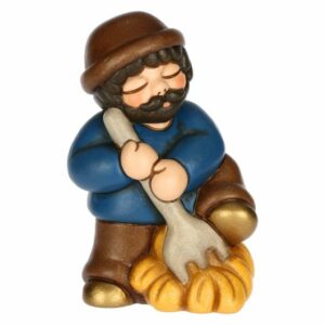 Uomo con forcone e fieno in ceramica Presepe Classico THUN