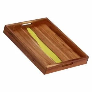 Vassoio rettangolare THUN in legno di acacia con inserto centrale sinuoso in resina verde acido, su sfondo bianco.