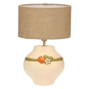 Lampada da tavolo in ceramica THUN con decoro floreale e paralume in tessuto neutro.