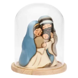 Statuina in ceramica THUN raffigurante la Sacra Famiglia sotto campana in vetro con base in legno, decorazione natalizia elegante e simbolica.