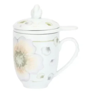 Tisaniera in porcellana bianca THUN Country Bloom con coperchio e filtro, decorata con fiori bianchi, gialli e lilla.